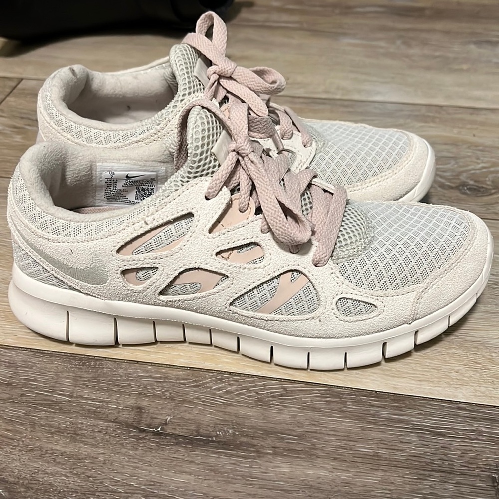 Nike tennis shoes